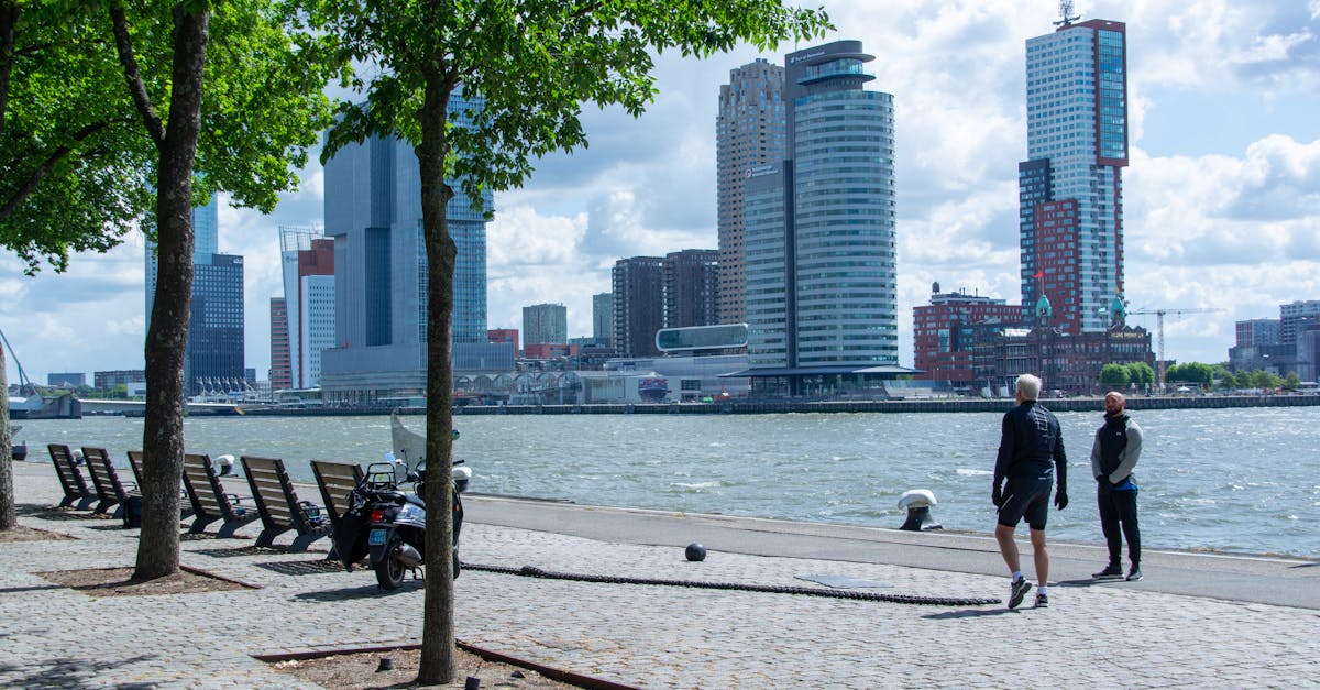Top Dutch Podcasts for Understanding Local Dialects and Slang